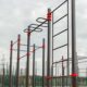 Calisthenics Station mit Bogenhangelleiter, Sprossenwand und Mehrfach-Reckstangen