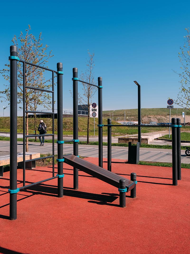 Home Calisthenics Station: Reckstange, Sprossenwand, Parallelbarren, Schrägbank