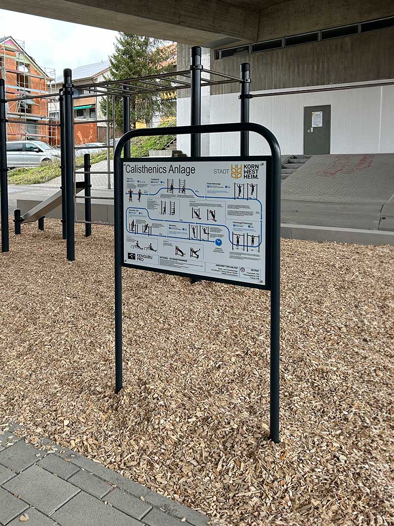 Anleitung - Hinweisschild an der Calisthenics-Anlage in Stadt Korn West Heim